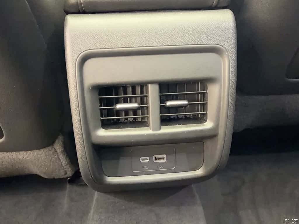 Cadillac XT4, 2021 11