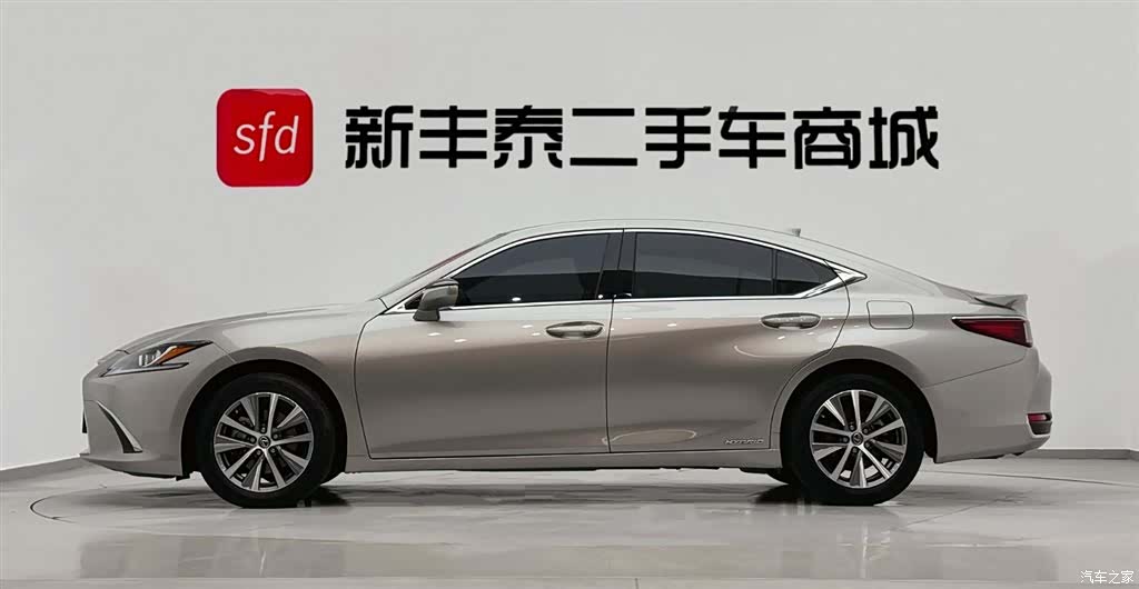 Lexus ES, 2021 4