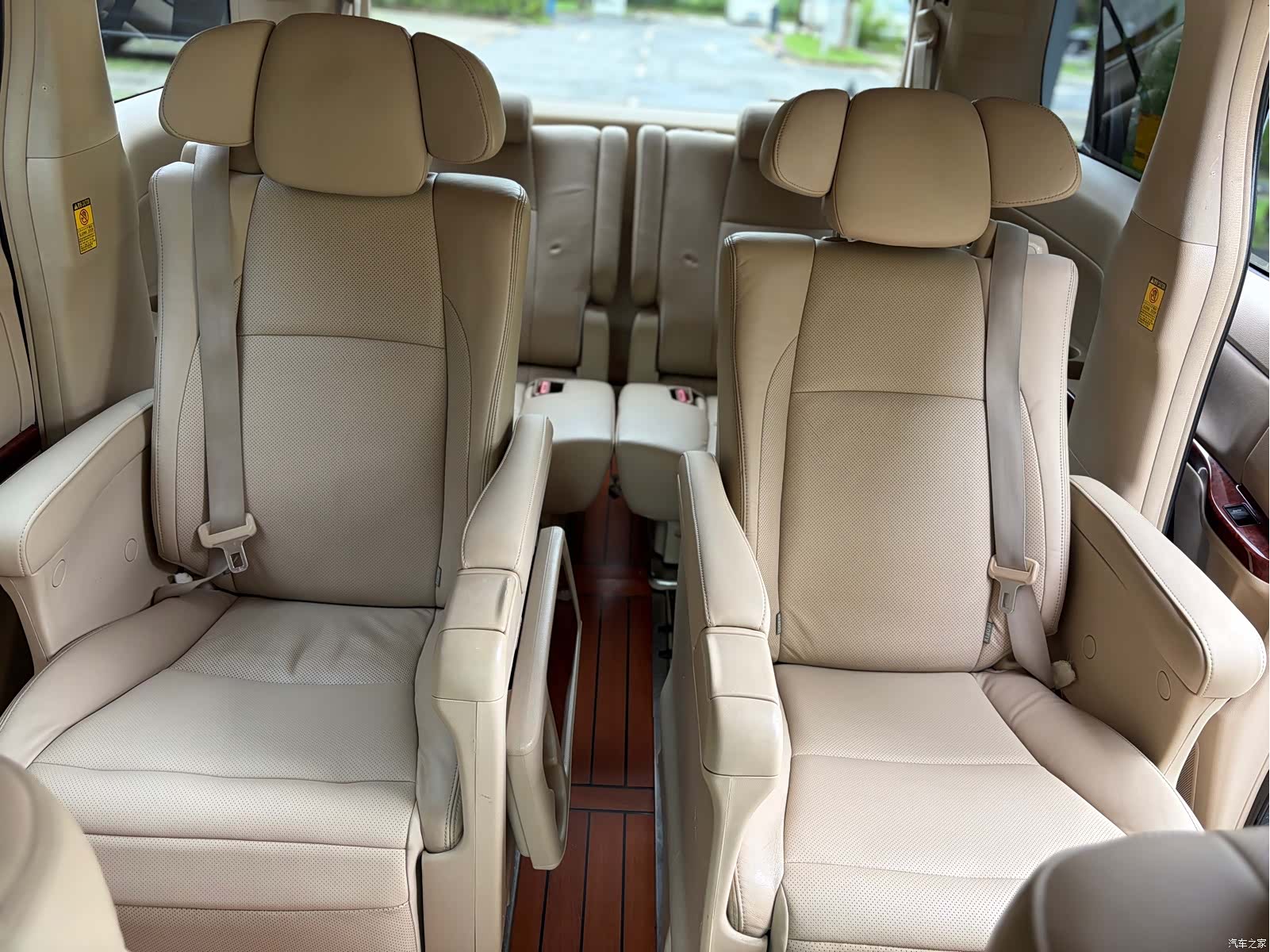 Toyota Alphard, 2011 10