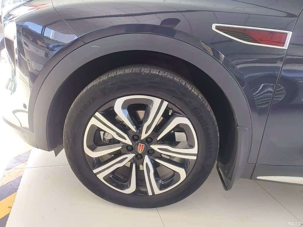 Hongqi HS7, 2023 25