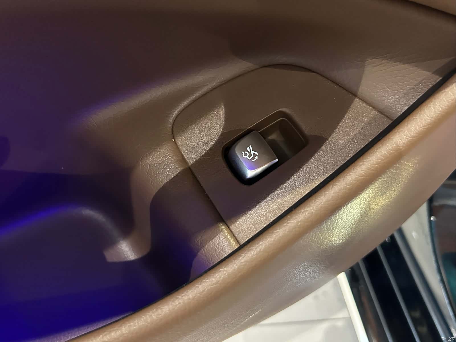 Mercedes-Benz E-Class, 2024 7