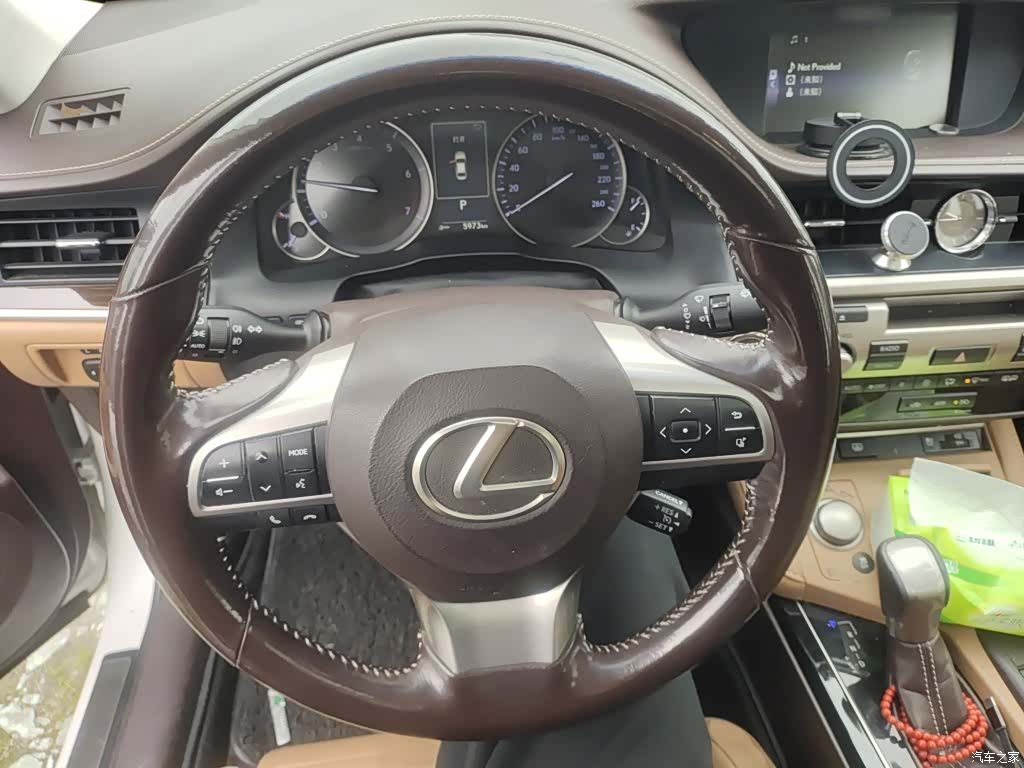 Lexus ES, 2017 3