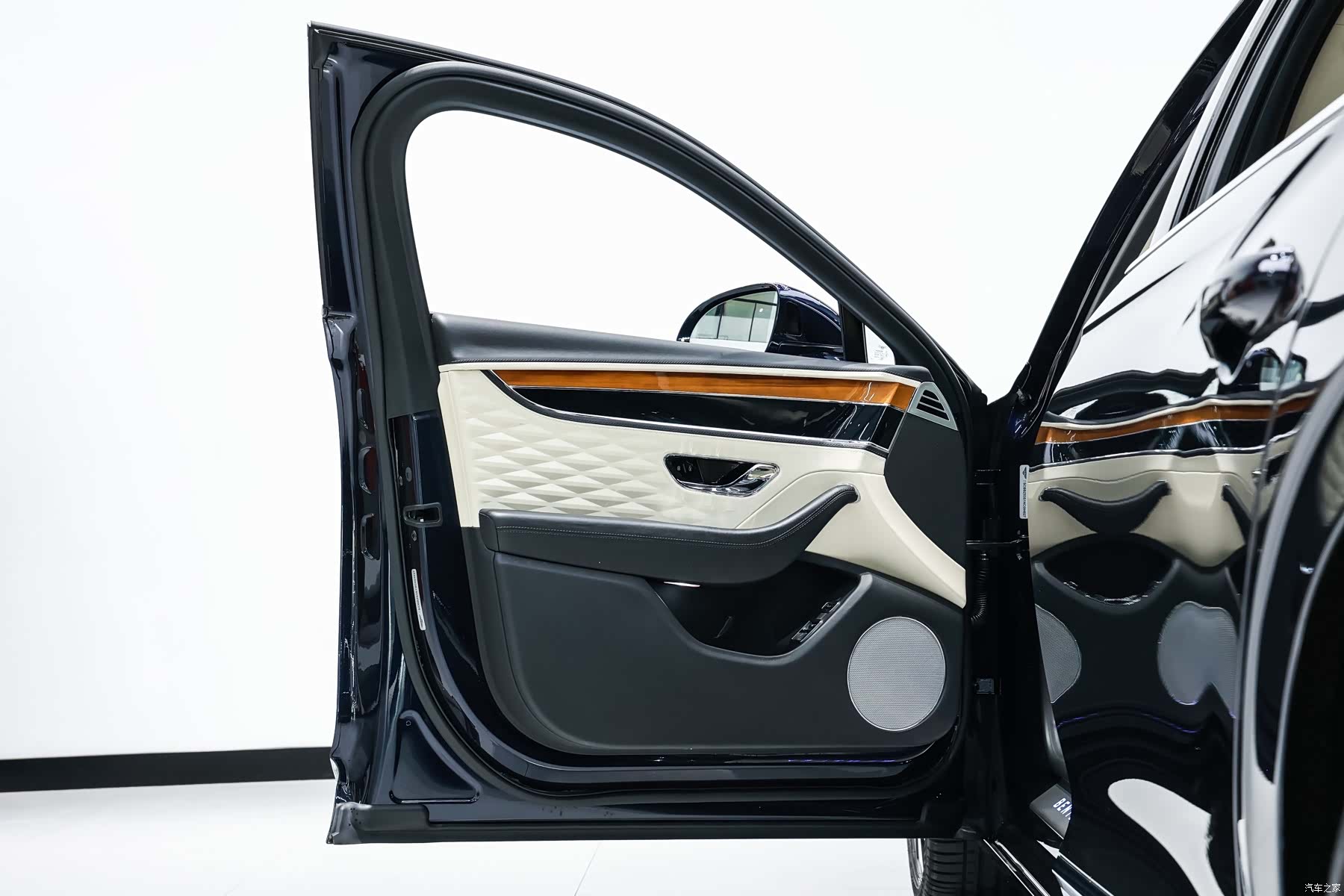 Bentley Flying Spur, 2022 15