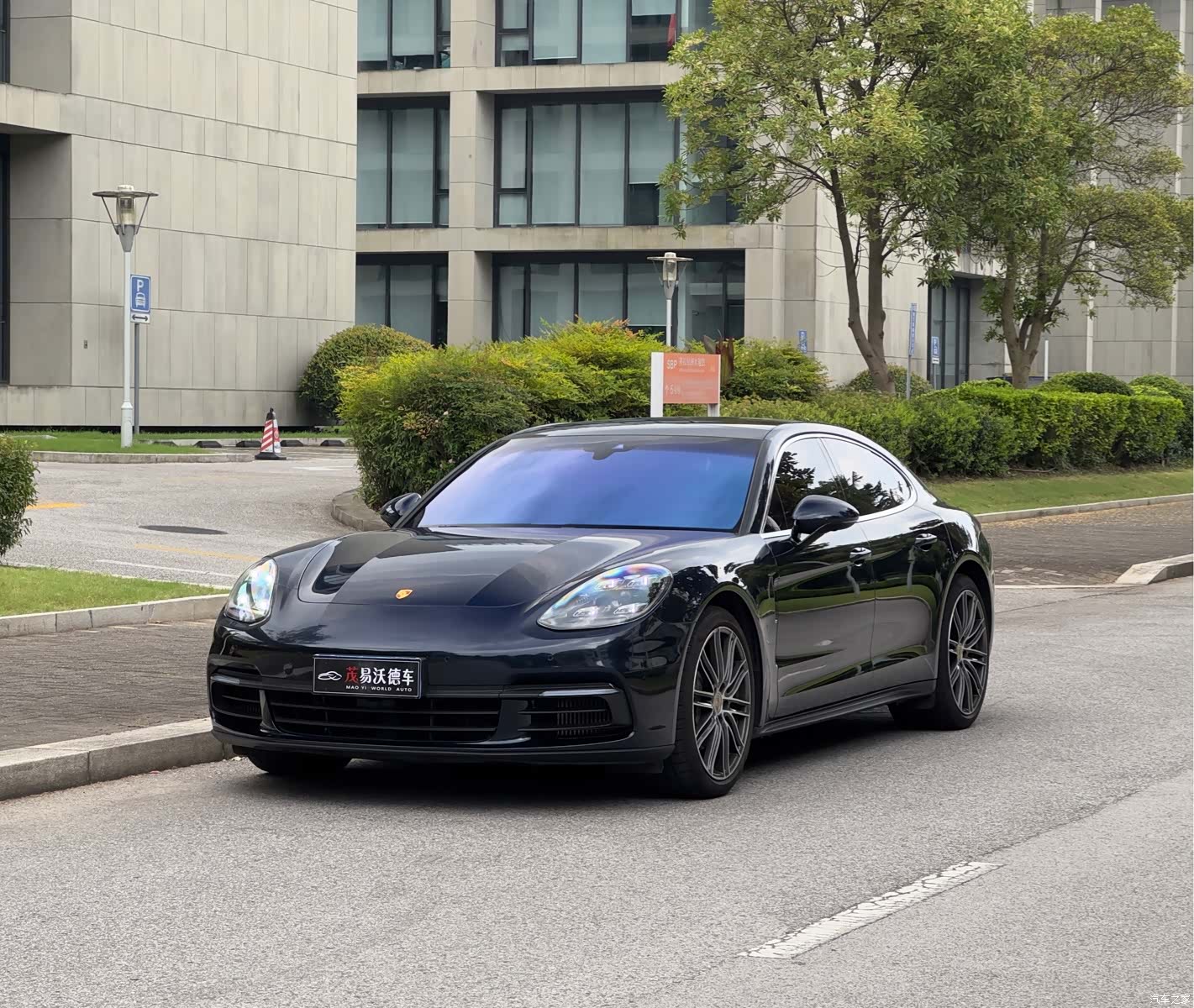 Porsche Panamera, 2017 1