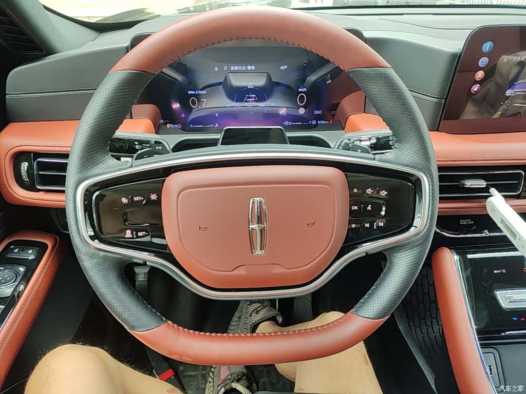 Lincoln Aviator, 2025 11