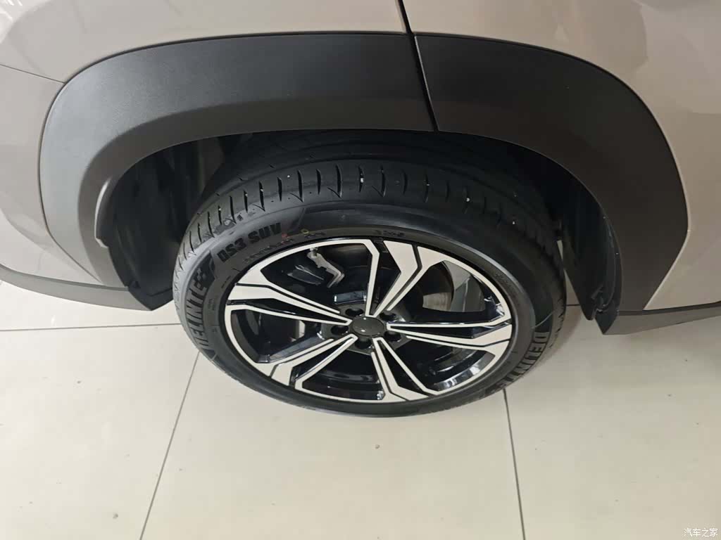 Geely Galaxy L7, 2024 21