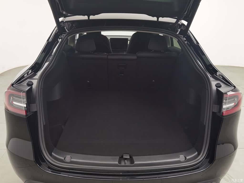 Tesla Model Y, 2023 16