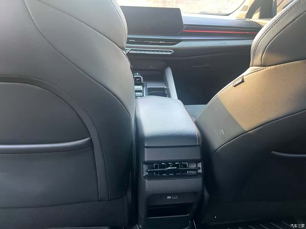 Geely Binray, 2022 10