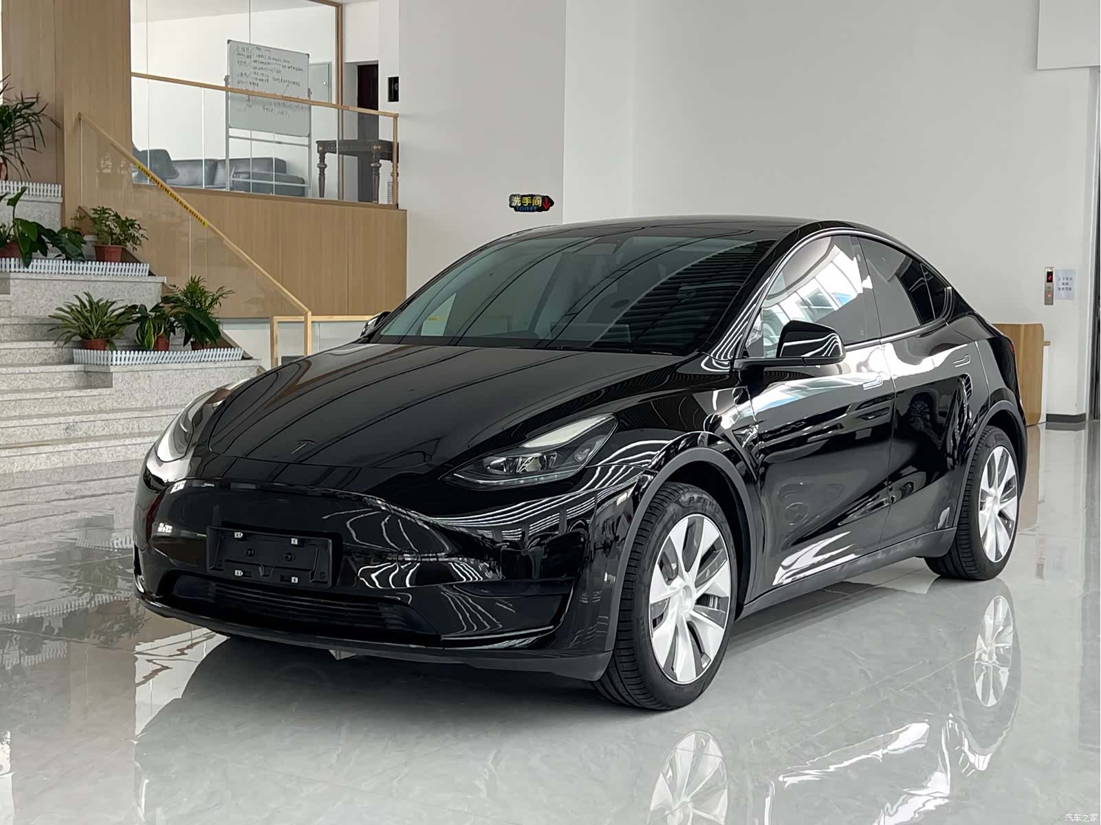 Tesla Model Y, 2023 1