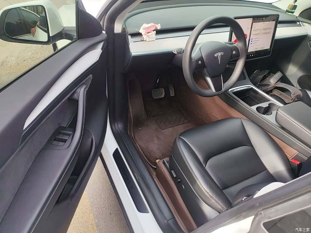 Tesla Model Y, 2024 16