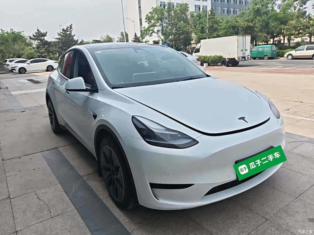 Tesla Model Y, 2023 4