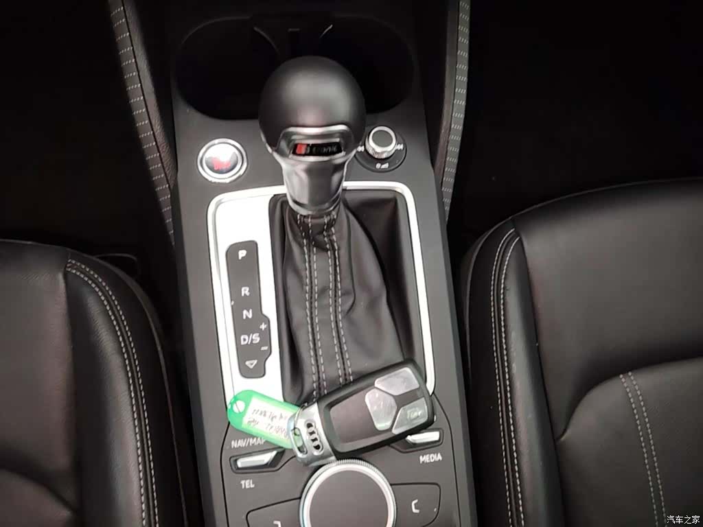 Audi Q2L, 2022 14
