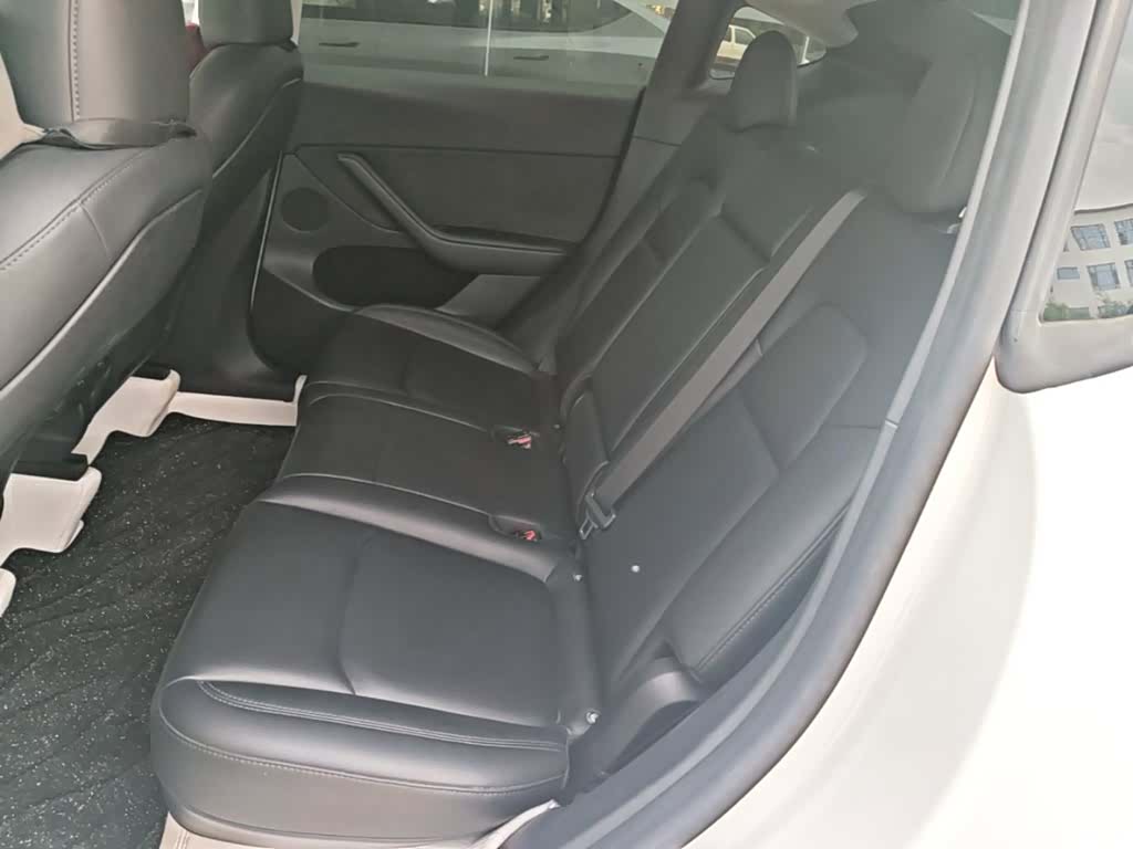 Tesla Model Y, 2023 17