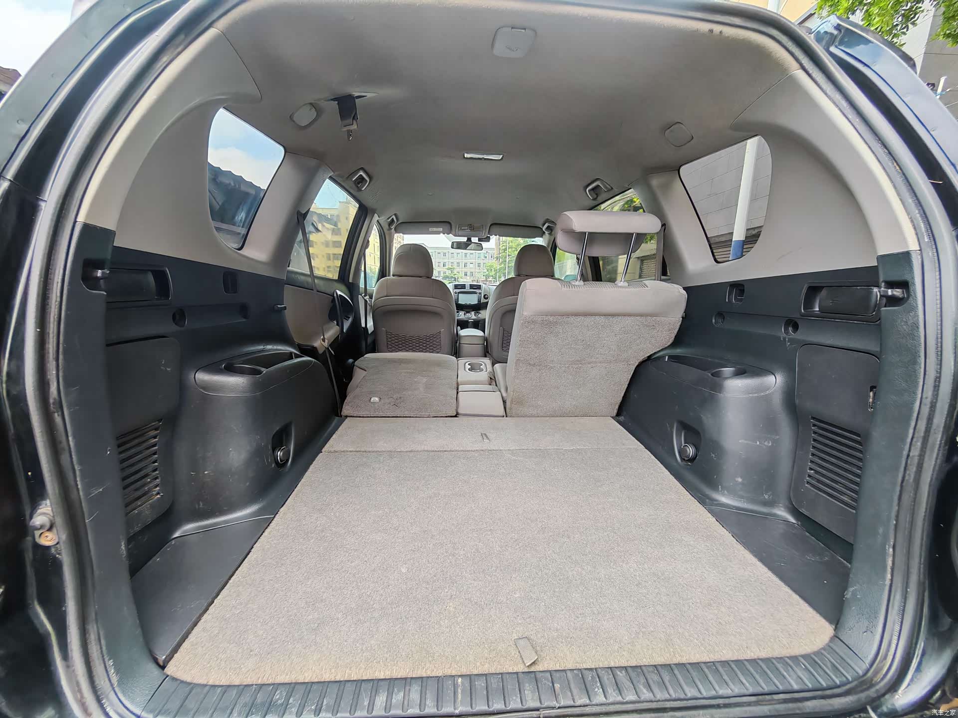 Toyota RAV4, 2011 19