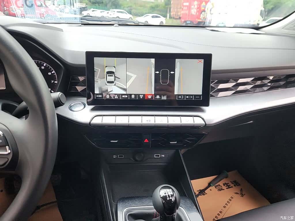 MG MG5, 2023 13