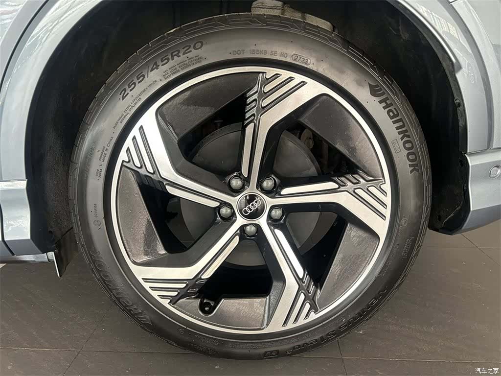 Audi Q4 e-tron, 2023 14