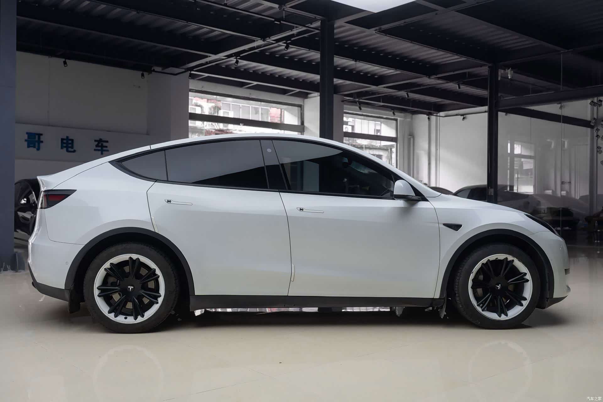 Tesla Model Y, 2023 7