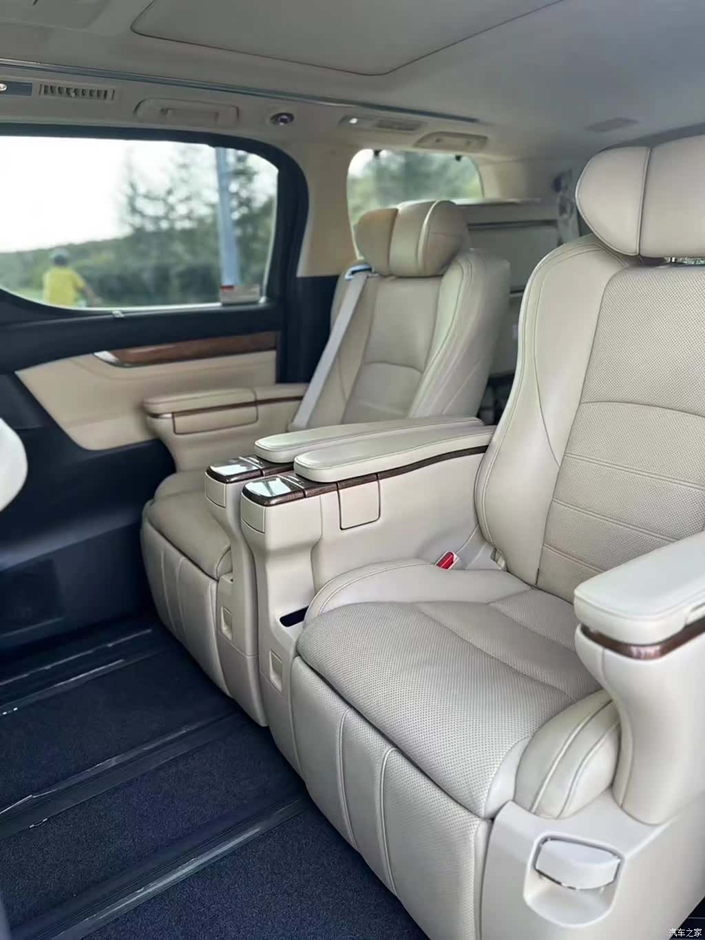 Toyota Alphard, 2017 19