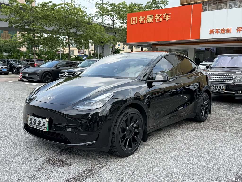 Tesla Model Y, 2023 1