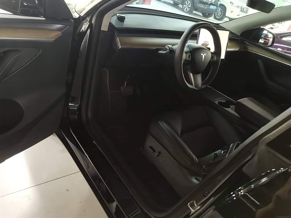 Tesla Model Y Tesla Model Y