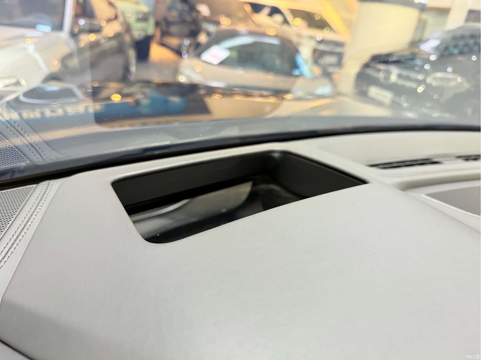 Audi Q8, 2023 15