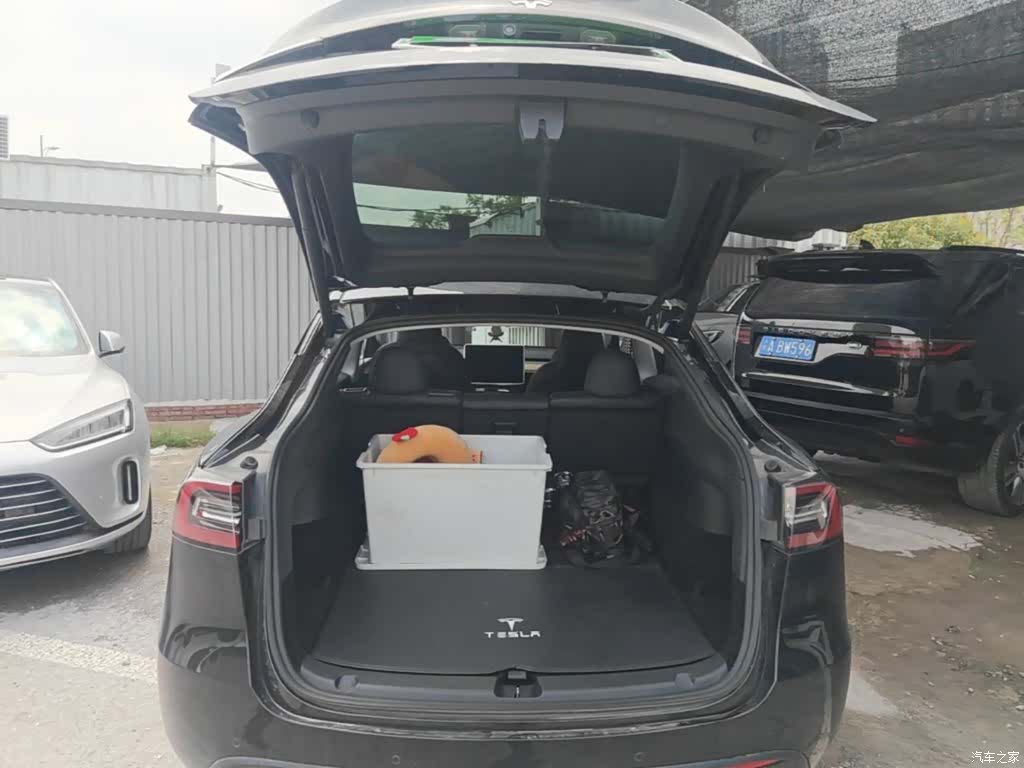 Tesla Model Y, 2022 19