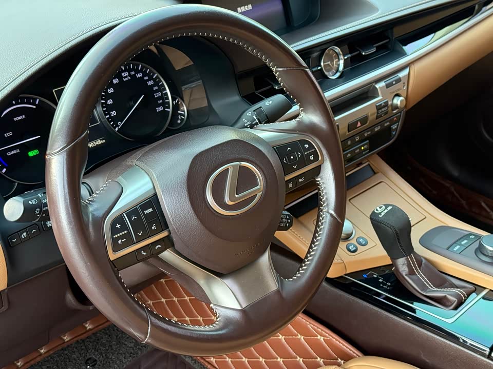 Lexus ES