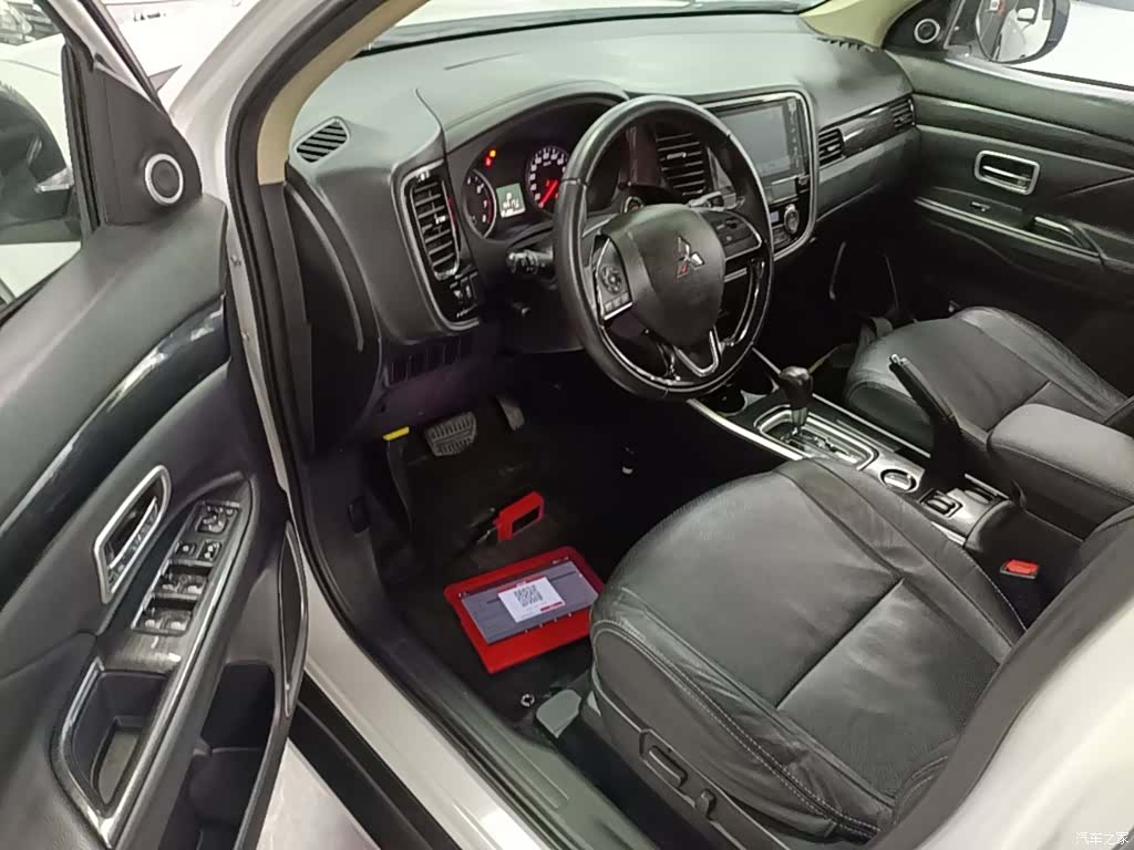 Mitsubishi Outlander, 2017 16