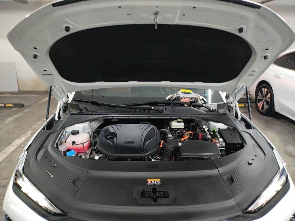 Geely 8, 2025 16