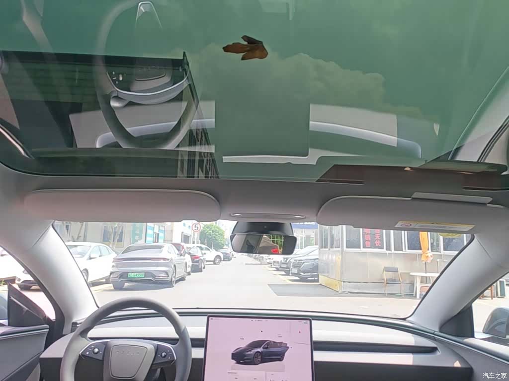 Tesla Model 3, 2025 14
