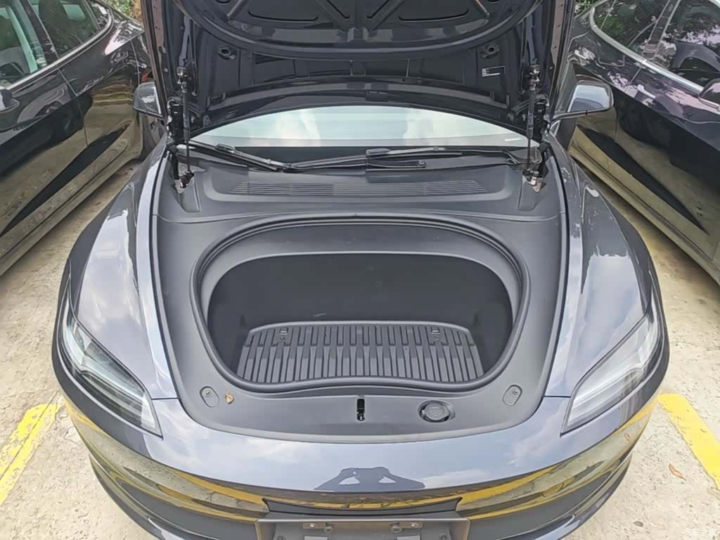 Tesla Model 3, 2025 16