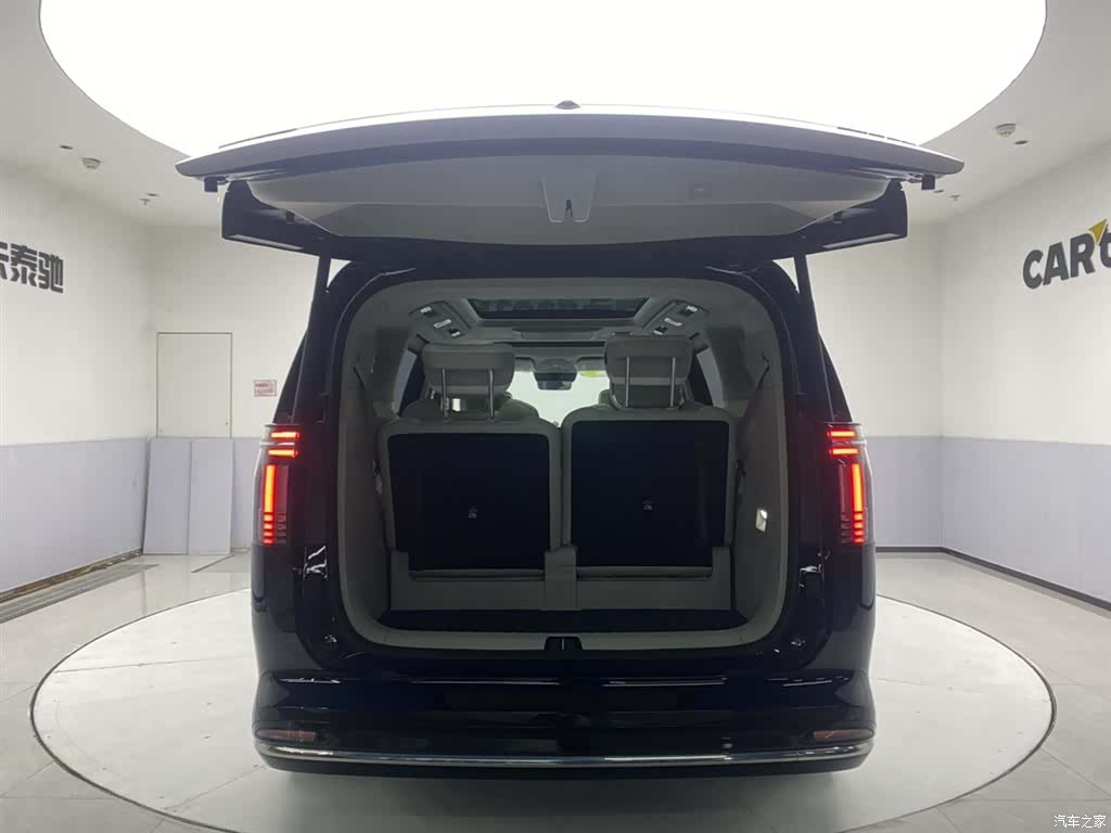Volvo EM90, 2026 28