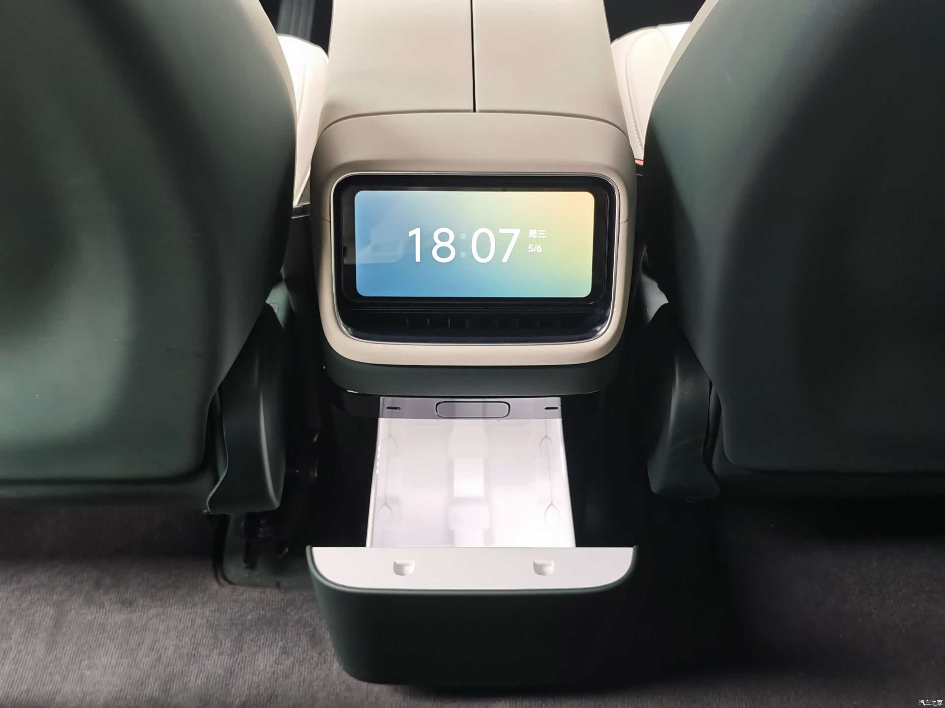 Xiaomi YU7, 2025 13