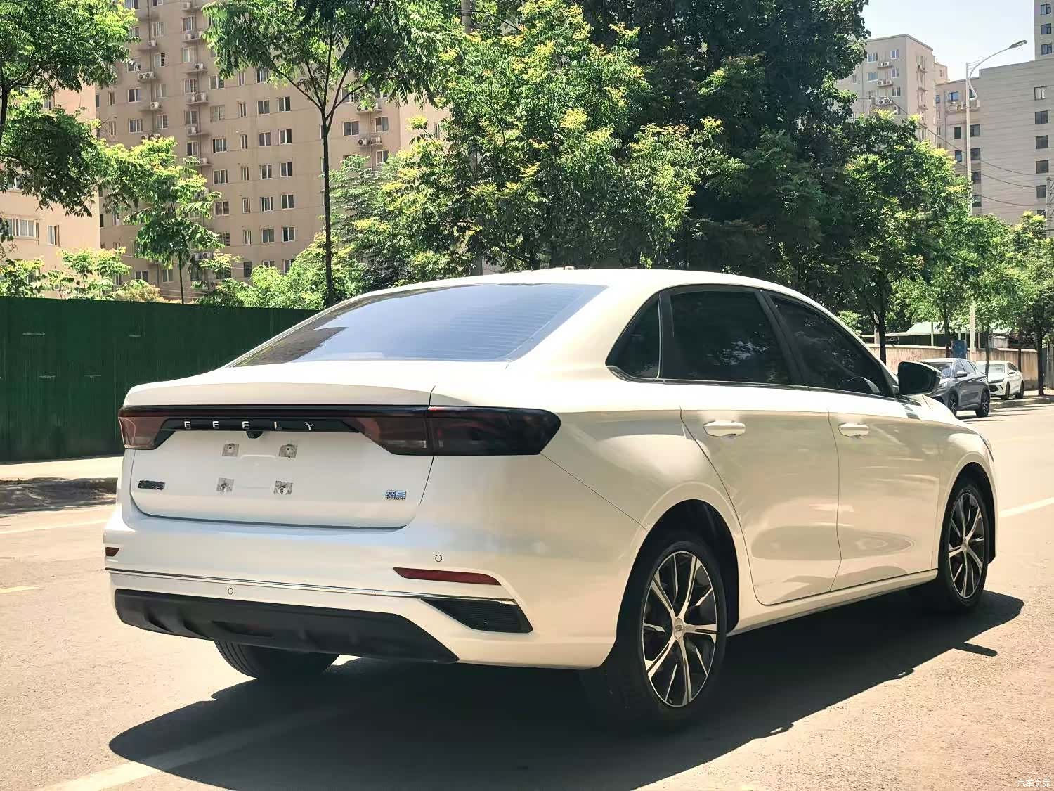 Geely Emgrand, 2022 9