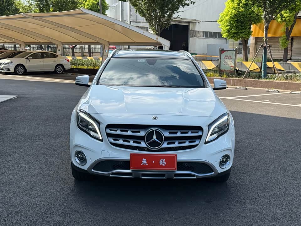 Mercedes-Benz GLA Mercedes-Benz GLA