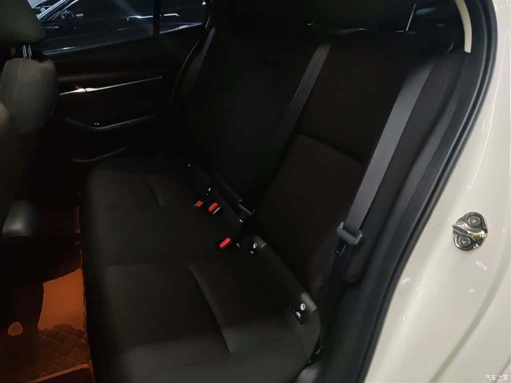 Mazda Mazda3, 2025 17
