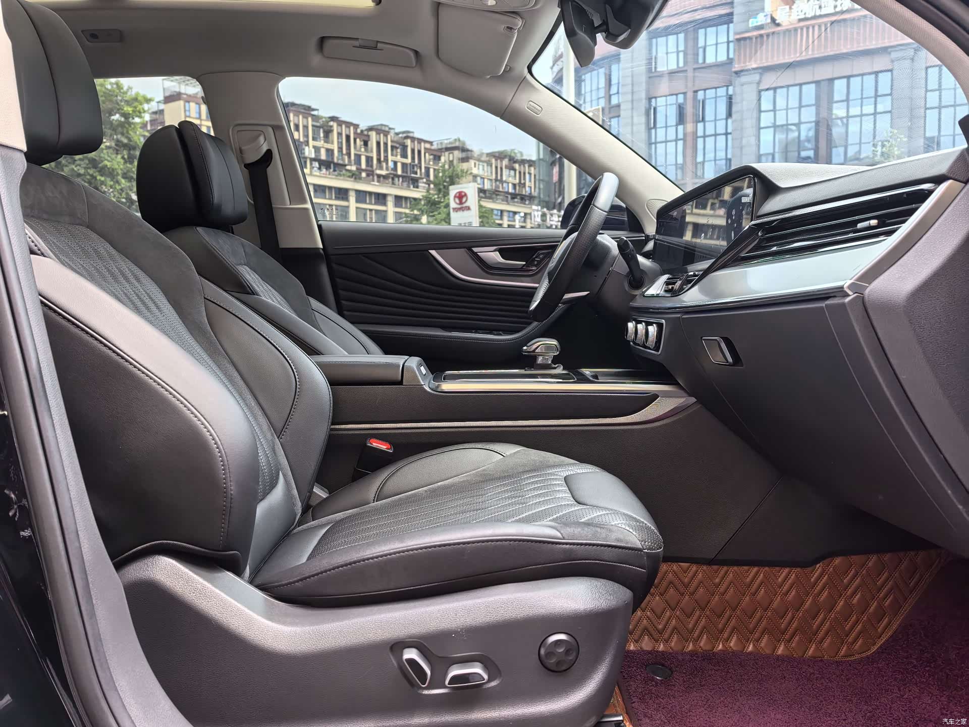 Hongqi HS5, 2024 13