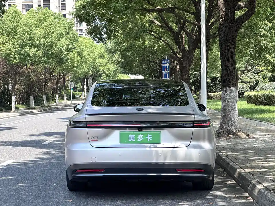 NIO ET7