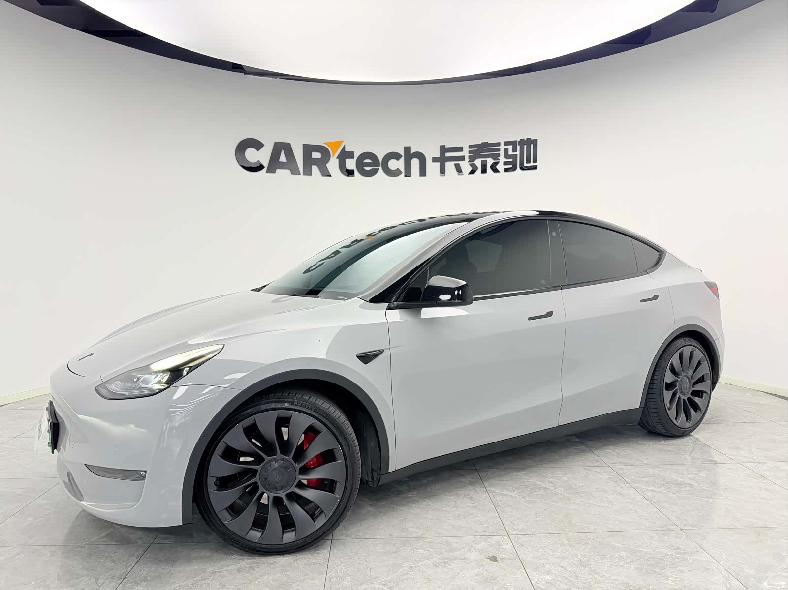 Tesla Model Y, 2023 1