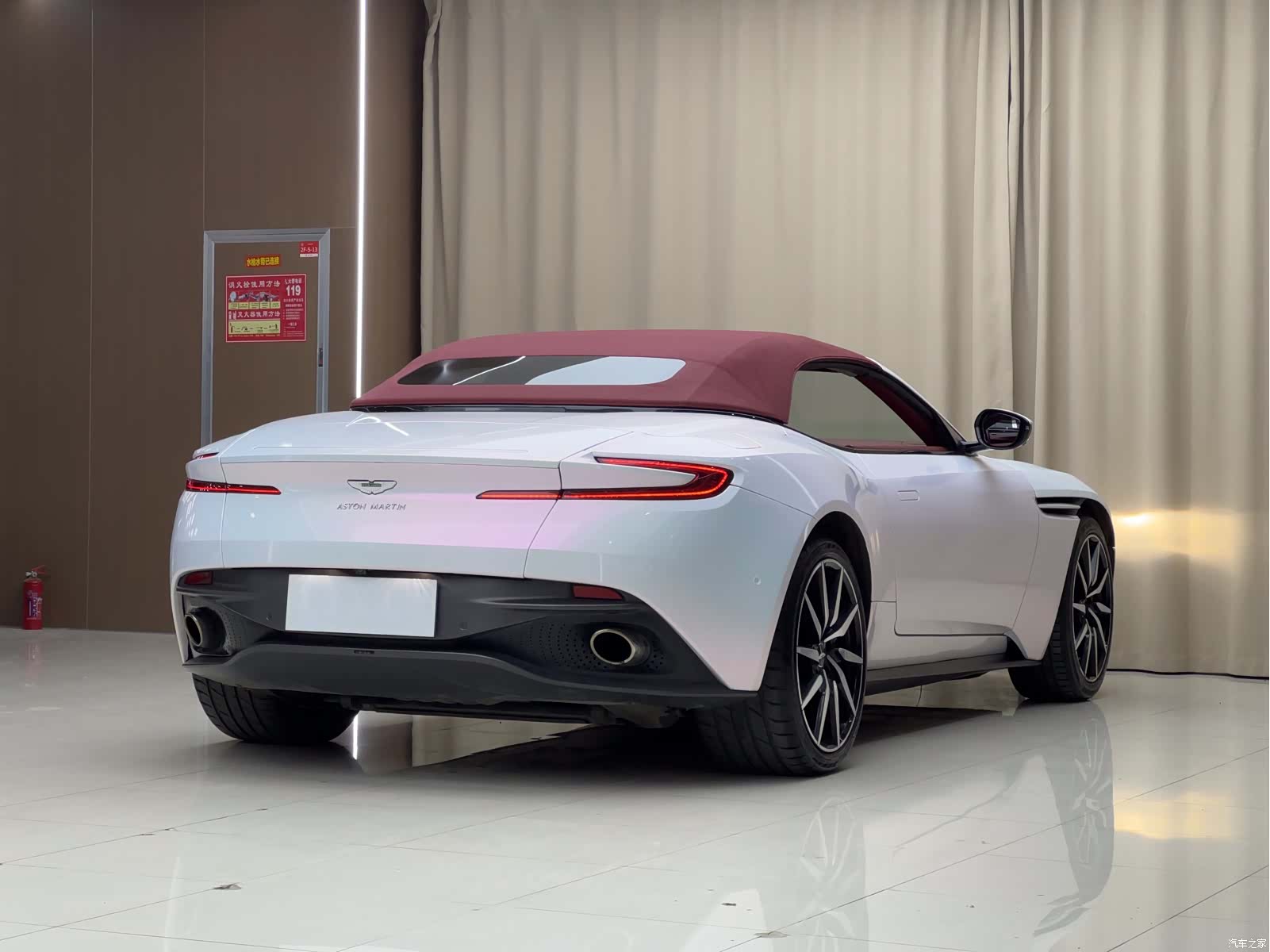 Aston Martin DB11, 2020 12