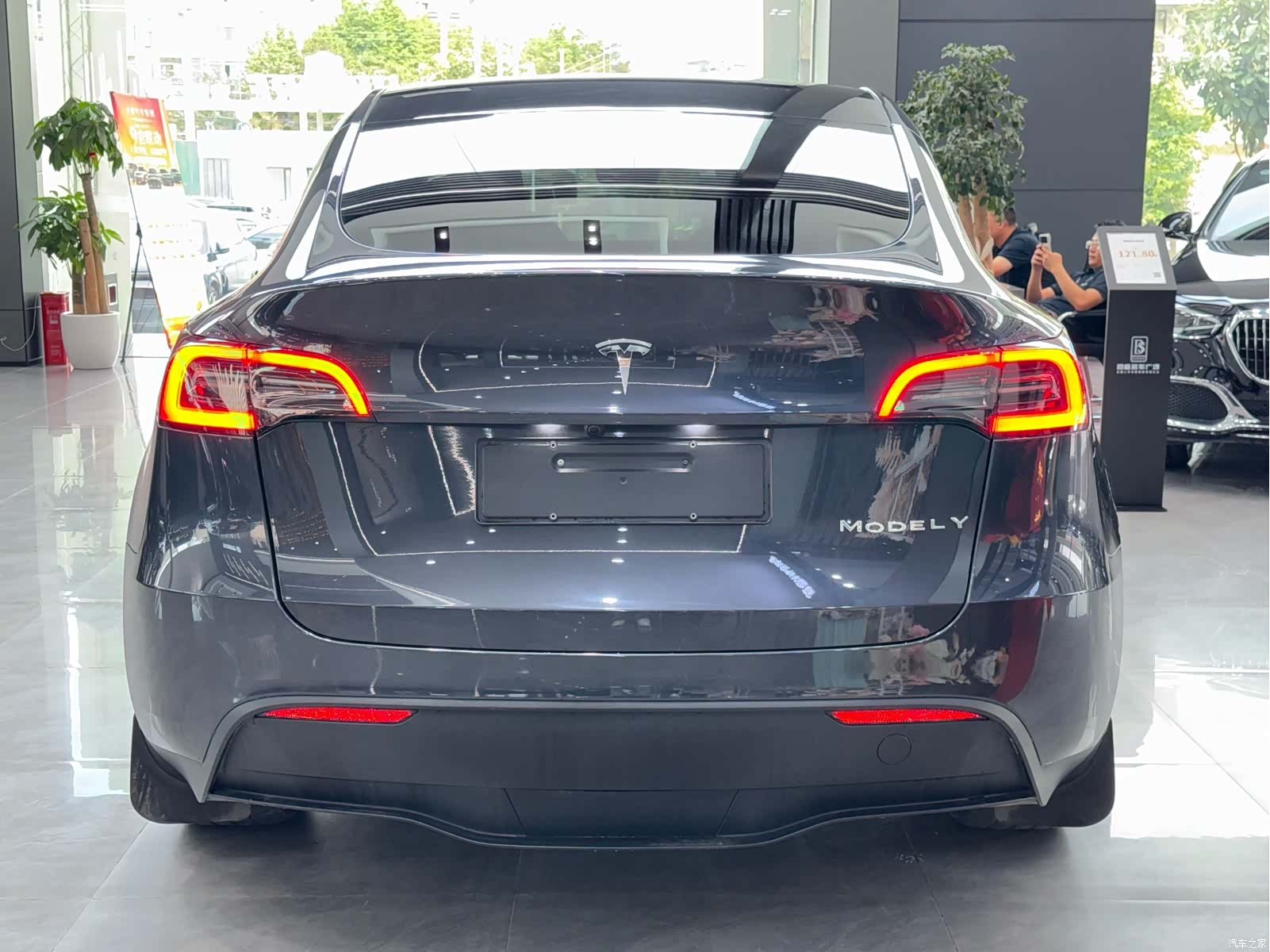 Tesla Model Y, 2024 8