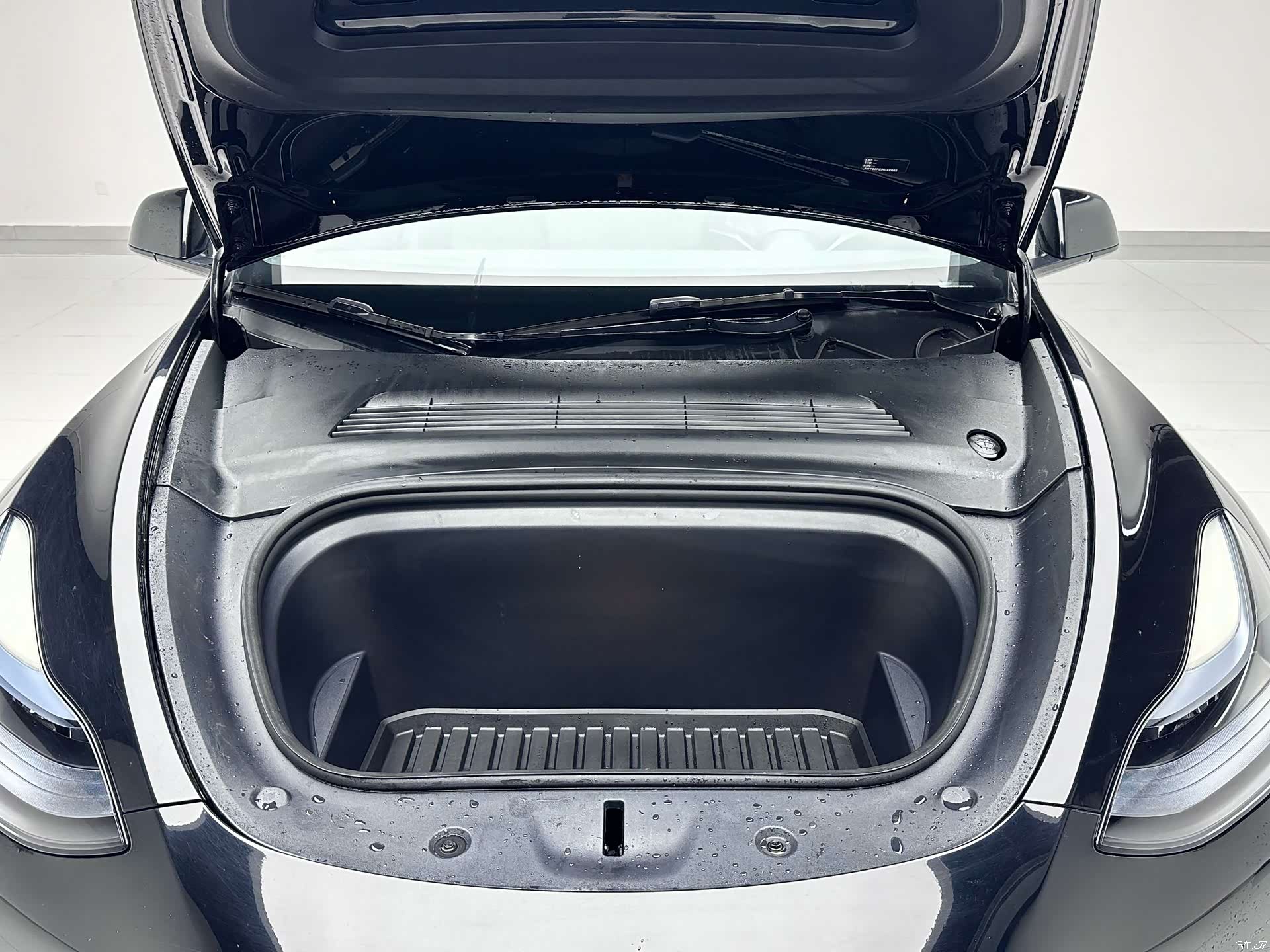Tesla Model Y, 2022 11