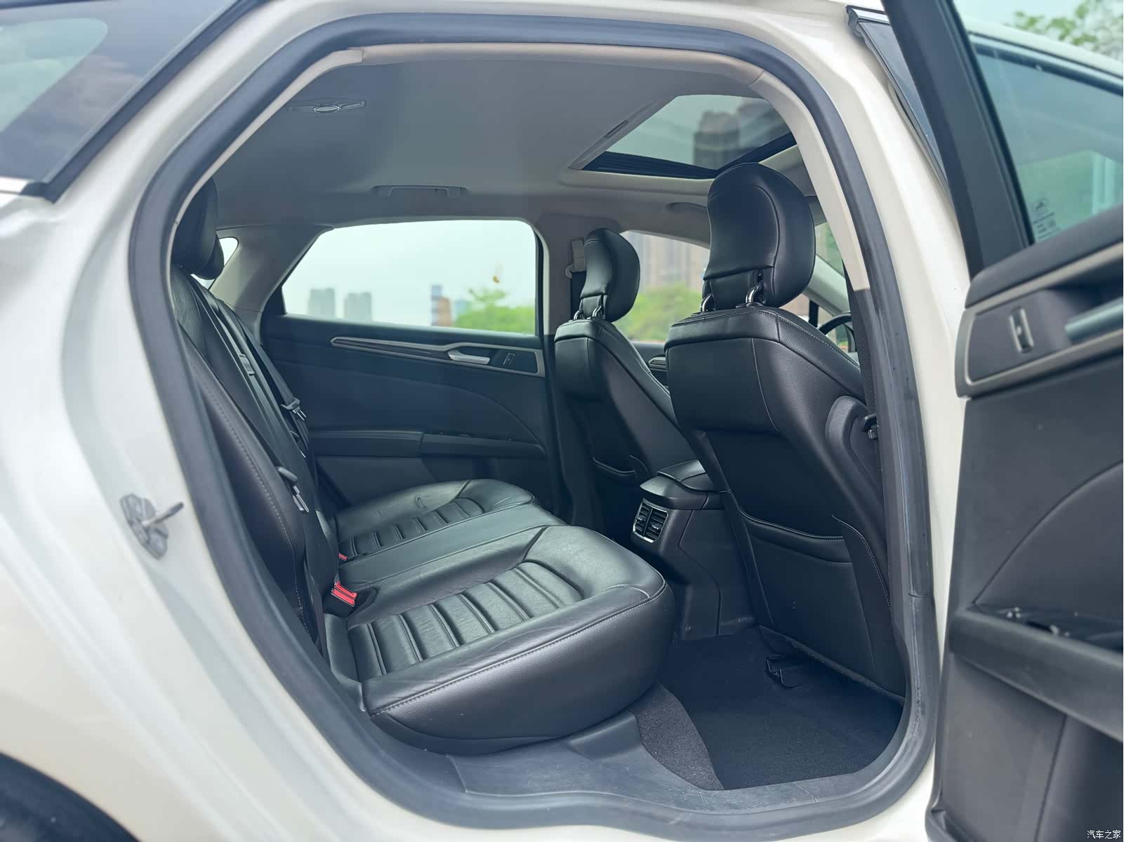 Ford Mondeo, 2016 12