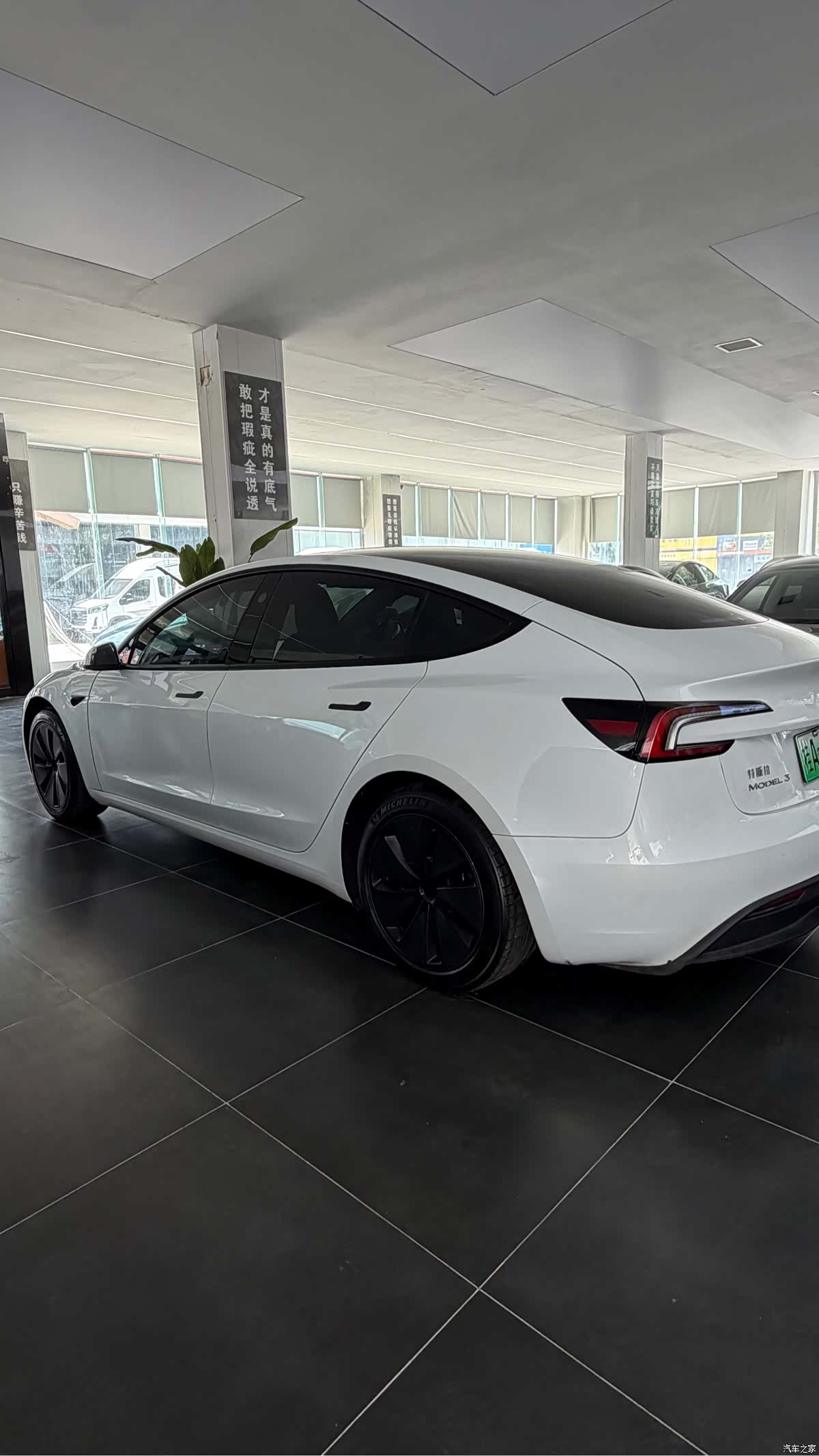 Tesla Model 3, 2025 4