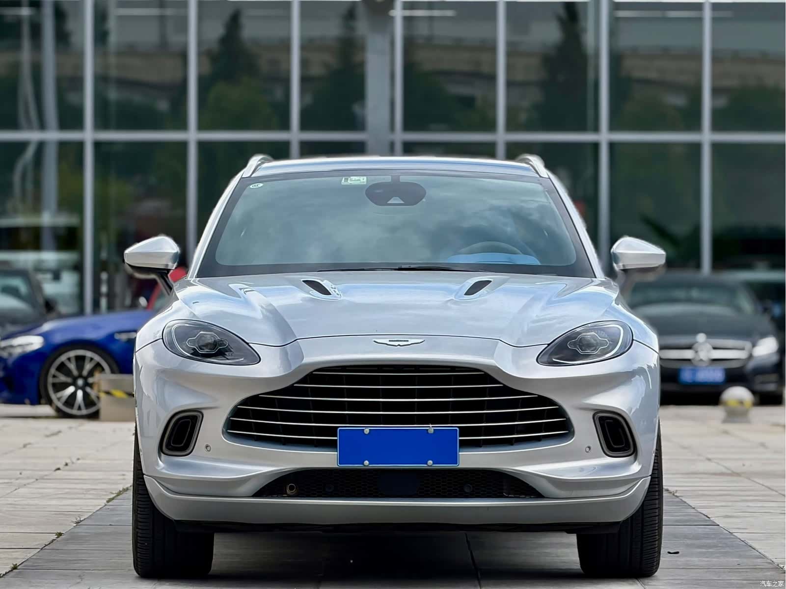 Aston Martin DBX, 2021 2