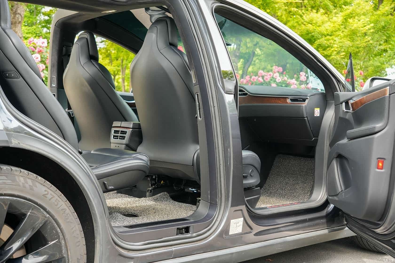 Tesla Model X, 2017 19