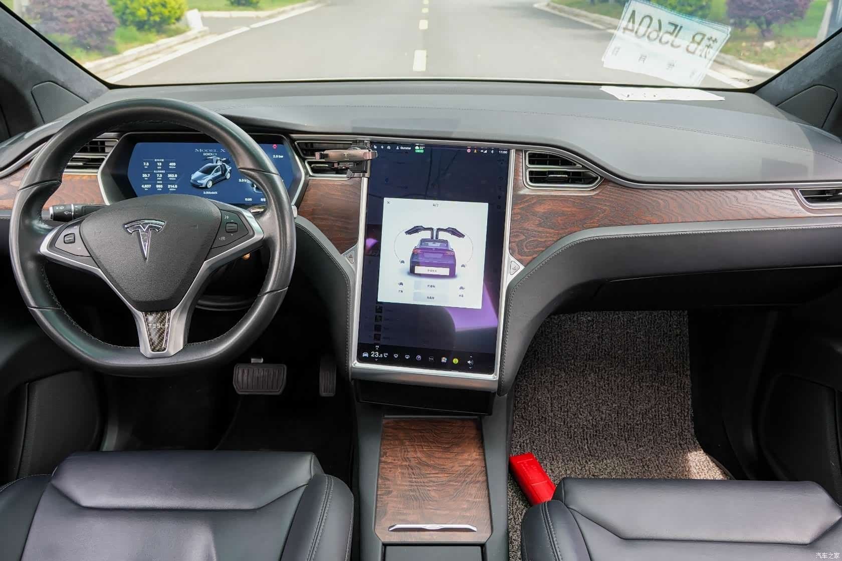 Tesla Model X, 2017 21