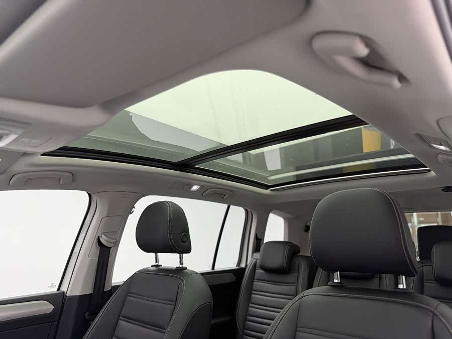 Volkswagen Touran 2017, фото 9