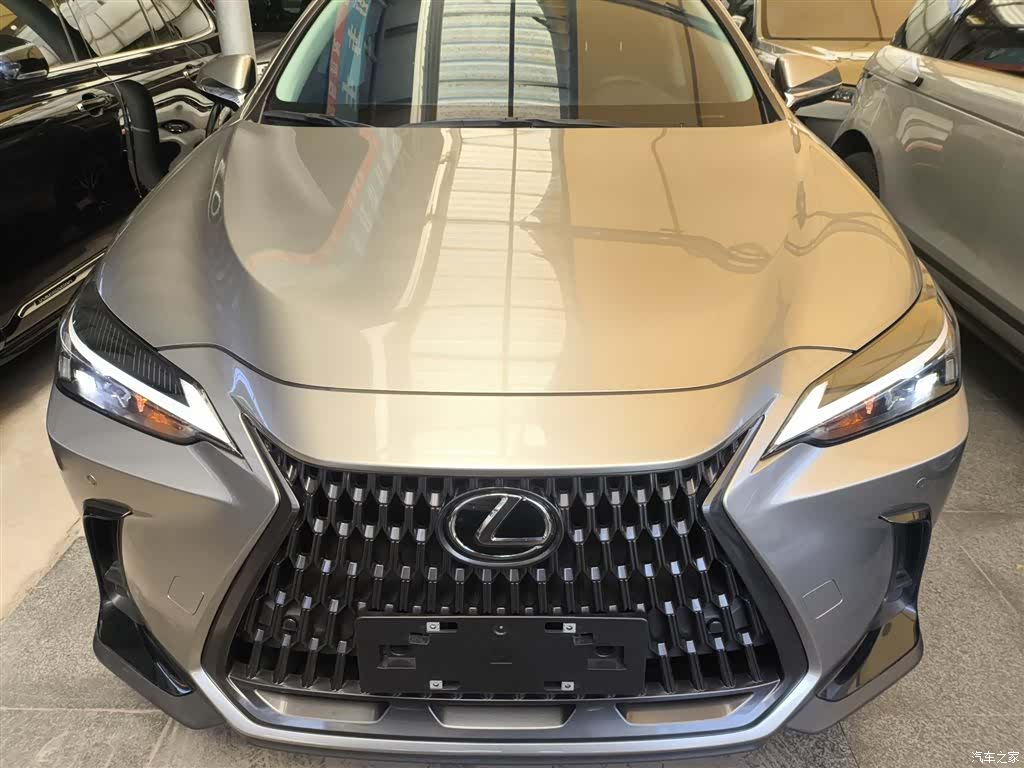 Lexus NX, 2023 3