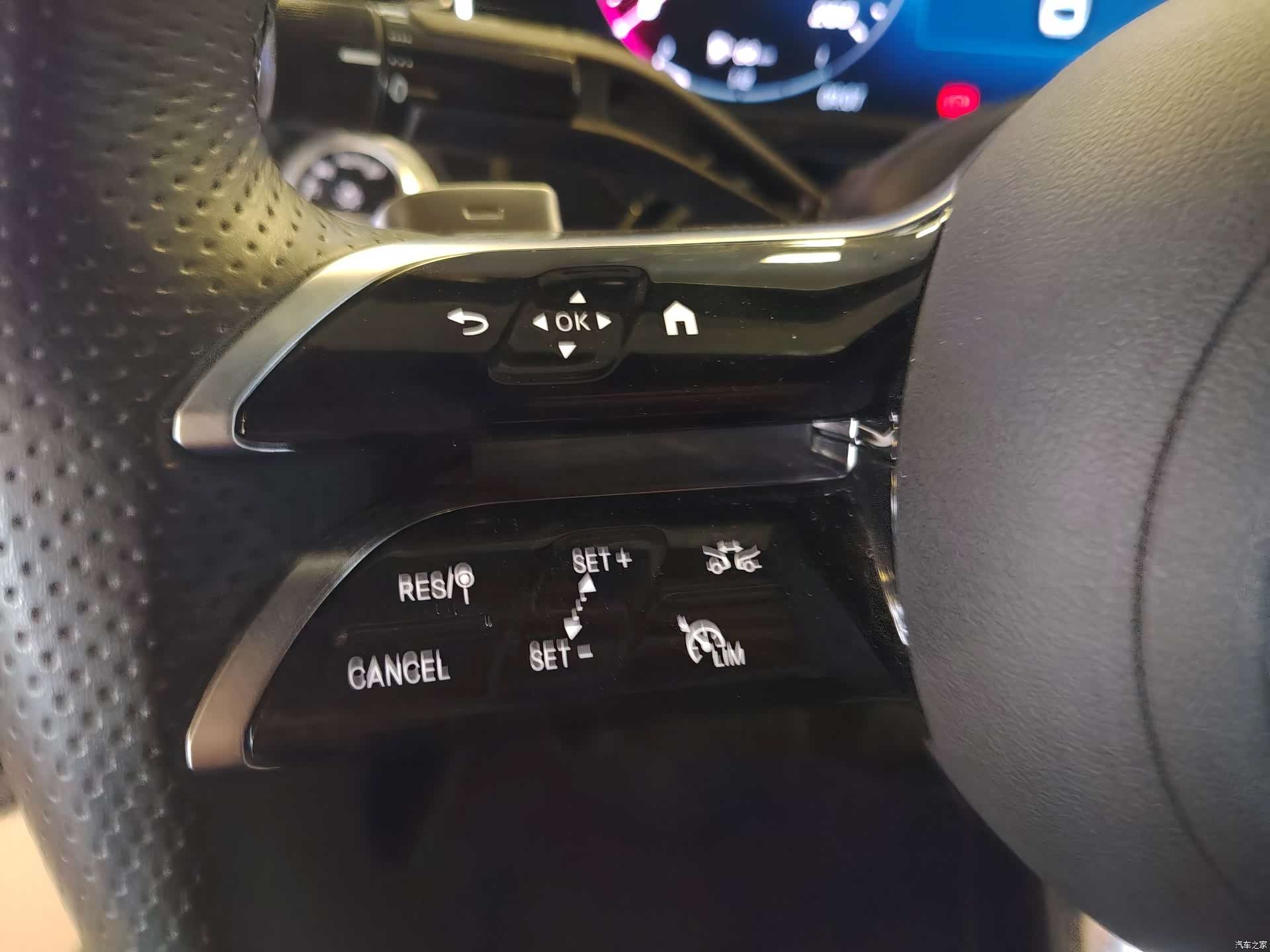 Mercedes-Benz E-Class, 2023 13